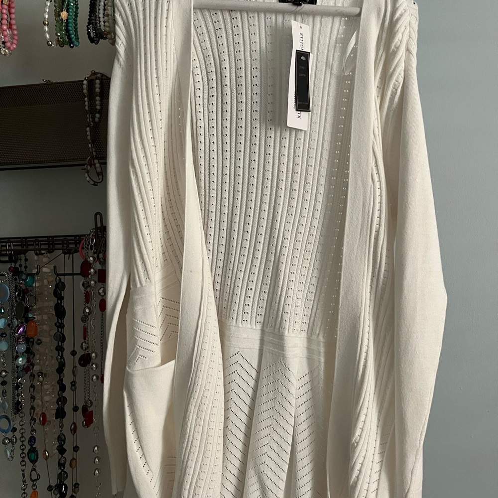 Jennifer Lopez Elegant Cream Cardigan
